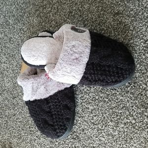 NWT - Dearfoams Slippers